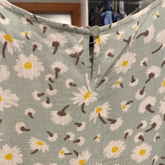 Green daisy print dress NWOT - Picture 5 of 8
